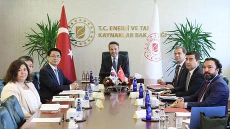 Enerjide yeni açılımlar: Bakan Bayraktar dört büyükelçiyi kabul etti