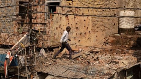 Dodental India en Pakistan loopt op, aanvallen op militaire bases ver over grens