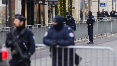 Un hombre acuchilla a cinco personas en Marsella y muere por los tiros de la policía