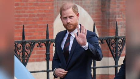 Prinz Harry ist zurück auf Schloss Windsor: Kranzniederlegung für Queen Elizabeth II.