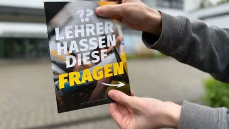 Rechtsextremismus: Identitäre verteilen Flugblätter an Schüler