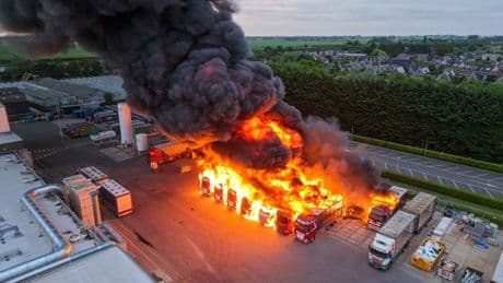 NL-Alert om grote brand bij bedrijf in Blokker, Noord-Holland