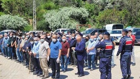 Minik bebeğin ölümü sonrası köy diken üstünde! Cenazeye katılan herkes maske taktı