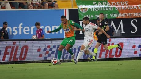 Alanyaspor, Beşiktaş'ı 2-0 mağlup etti