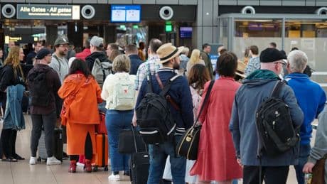 Ärger für Reisende: Flughäfen in Urlaubsland streiken an 4 Wochenenden