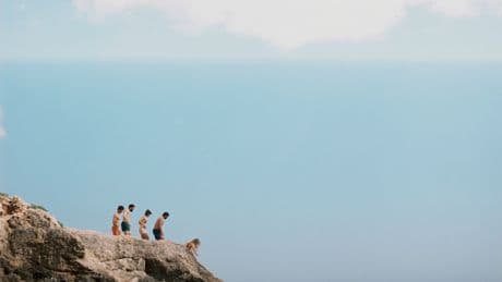 Desde Quim Gutiérrez a TwoJeys, pasando por Ariadna Llobet o Georgina Amorós: así se vivió desde dentro el rodaje de la nueva campaña de Estrella Damm