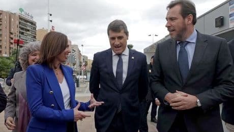 Óscar Puente y Juanma Moreno siguen en su escalada de insultos: "Cuentista, barriobajero, infantil"