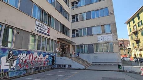 Genova, il preside dell'istituto Bergese-Rosselli aggredito dalla madre di uno studente