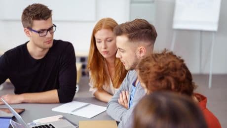 Ai giovani europei servono competenze tecniche: c’è ancora troppa differenza fra domande e offerte di lavoro