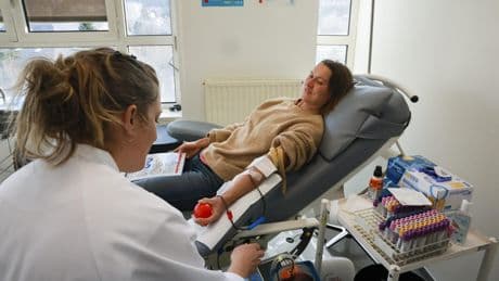 Patients refusés, douleurs minimisées… Un rapport pointe des inégalités face aux soins