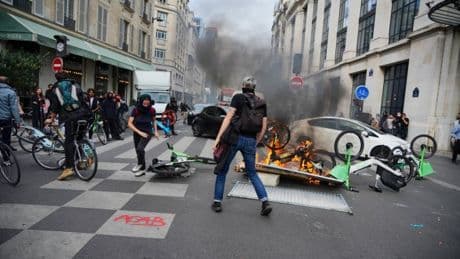 Fire breaks out in central Paris restaurant amid violent nationwide protests
