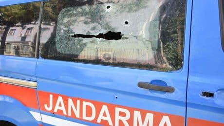 Jandarma aracına silahlı saldırı: 2 kuzen yaralandı