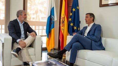 Las críticas de Canarias a la gestión migratoria fuerzan a Sánchez a reunirse con Clavijo