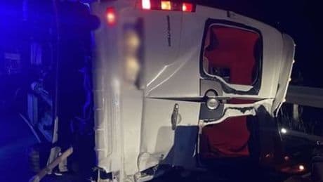 Soma'da minibüs devrildi: 1 ölü, 13 yaralı
