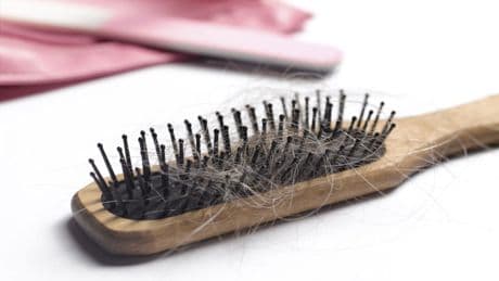 Haarbürste als Keimschleuder: So verhindern Sie Pilzbefall