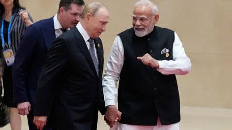 Gipfeltreffen in China: Indiens Premierminister hält Händchen mit Wladimir Putin