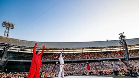 De laatste concerten in de Rotterdamse Kuip: Di-rect geeft een show van terugblikken en gasgeven
