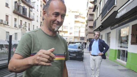 El hijo menor de Juana Rivas vuelve con su padre entre presiones de la izquierda contra los jueces