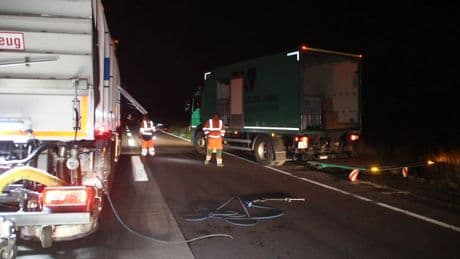 Klebe-Chaos - Lkw verliert 1000 Liter Harz auf Autobahn