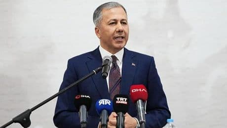 İçişleri Bakanı Ali Yerlikaya'dan Özgür Özel'e tepki: Koruma polislerinin bantla kamera kapatma görevi yok