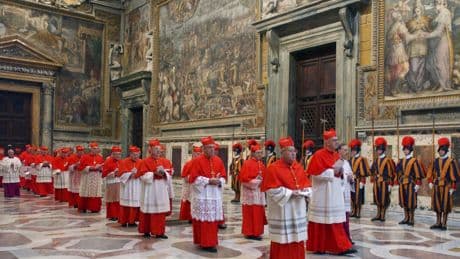 Conclave : âge, pays… Qui sont les 135 cardinaux électeurs ?
