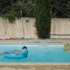 REPORTAGE. Récupération d'eau de pluie, énergie solaire, notation de A à F... Comment les piscines tentent de devenir plus écologiques