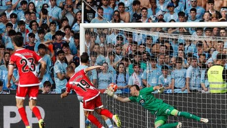 Celta y Rayo deberán esperar una semana por el pasaporte europeo