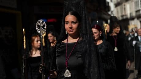El traje de mantilla en Semana Santa: cultura, belleza y tradición