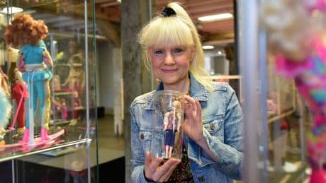 Düsseldorferin will Weltrekord mit Tausenden Barbie-Puppen knacken