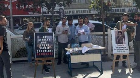 Hakkari'de 'Boş Sıralar' etkinliği ile Gazzeli çocuklar anıldı