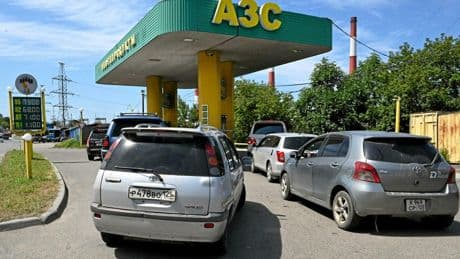 En Russie, les attaques stratégiques ukrainiennes provoquent une pénurie de carburant