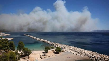 Riesige Rauchwolken: Feuer bei Marseille ängstigt Bewohner