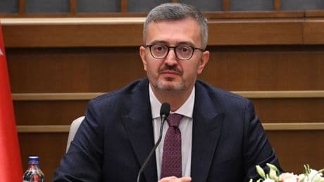 İletişim Başkanı Duran Özel'e: "Hakaret dilinden bir an önce kurtulması gerekiyor"