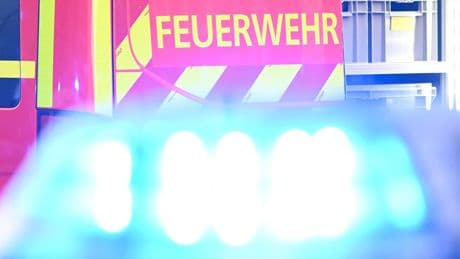 Landkreis Fulda: Lkw kippt auf A7 um und gerät in Vollbrand