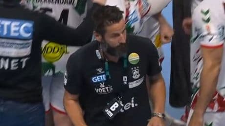 „Wegen deinem Schuh!“ - Star-Trainer nimmt kurioses Time-Out