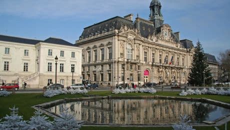 Canicule : Tours fermera toutes ses écoles lundi et mardi après-midi