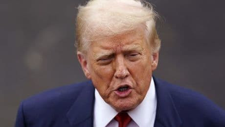 Trump amenaza con un arancel de hasta el 250% a las farmacéuticas si no bajan los precios de los medicamentos