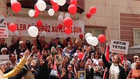 Diyarbakır anneleri "Anneler Günü"nde de evlat nöbetinde