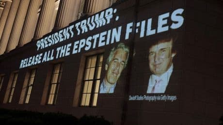 Epstein'in ofisinde Trump'la "rahatsız edici" karşılaşma: "O senin için burada değil"