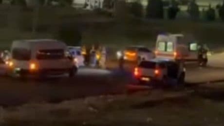 Park halindeki araçta başından vurulmuş halde bulundu
