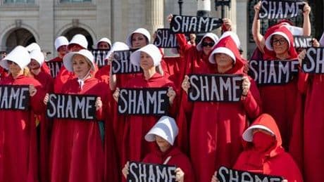 Margaret Atwood: Schriftstellerin veröffentlicht ironische Kurzgeschichte gegen Bücherbann in Alberta