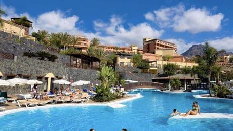 España se prepara para otro verano de récord en los precios de los hoteles, pero con subidas más moderadas