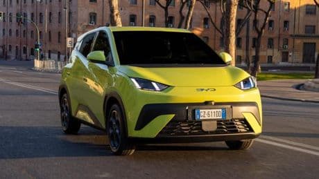 Arriva dalla Cina l’elettrica che costa meno delle auto a benzina: si chiama Byd Dolphin Surf