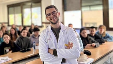 Dr. Jose Manuel Felices: “Si no consigues dormir con este calor, moja tus muñecas con agua fría durante 30 segundos para enfriar la sangre que circula hacia el resto del cuerpo. Reducirás medio grado tu temperatura corporal”