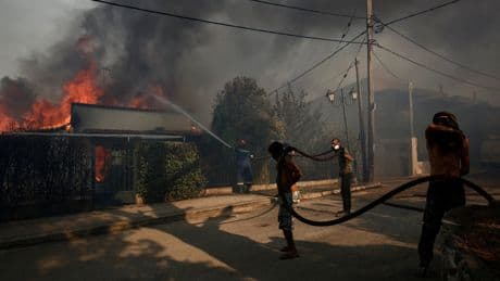 Grecia lucha contra una decena de incendios en plena de ola de calor