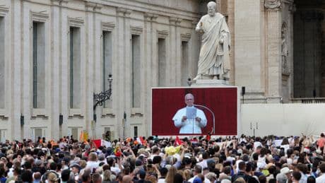 Dans sa première allocution, le pape Léon XIV appelle les «grands de ce monde» à arrêter les guerres