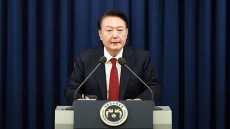 Sıkıyönetim ilanı sonrası azledilmişti... Yoon partisinden istifa etti
