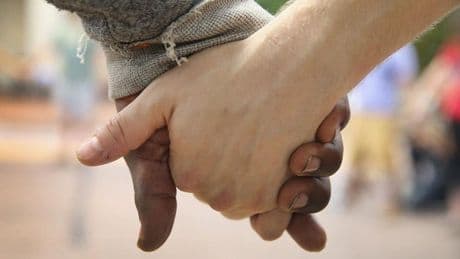 ¿Quién nos dará la mano?