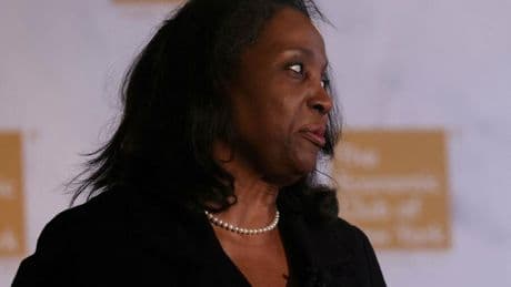 Lisa Cook: Trump fordert Rücktritt von Fed-Gouverneurin – sie reagiert prompt