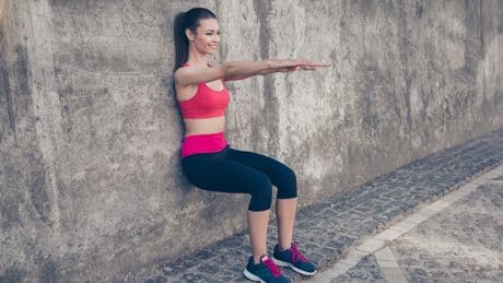 Training - Die ideale Dauer für die Wand-Kniebeuge